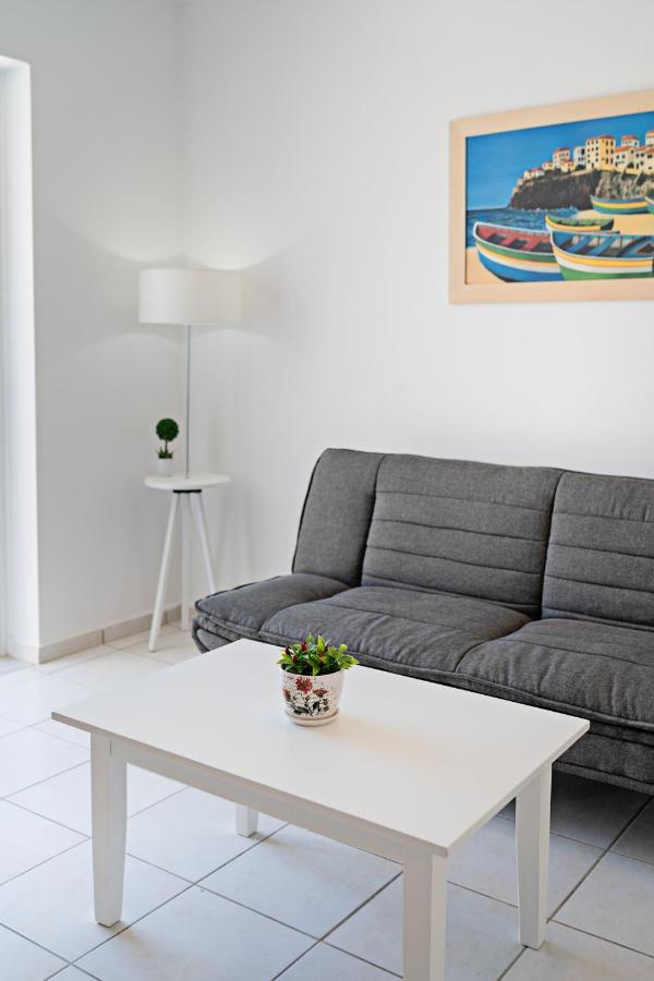 Azure Seaside Apts Magnisia Exterior photo